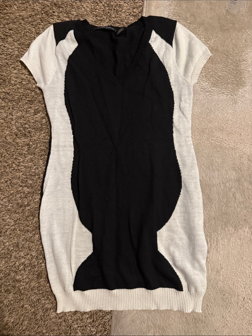 Black & White V-Neck Knit Midi Dress